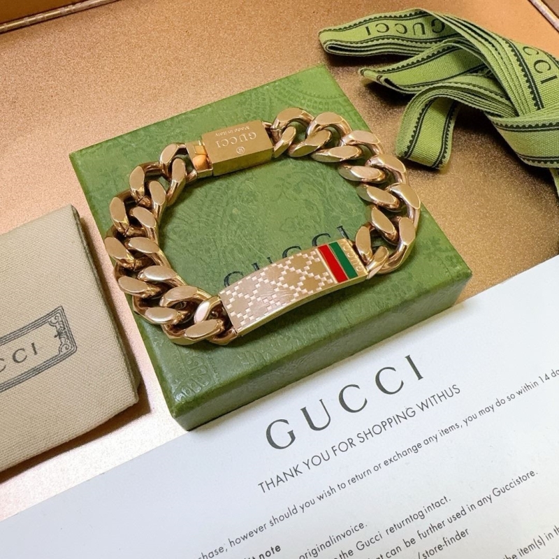 G*u*i bracelets